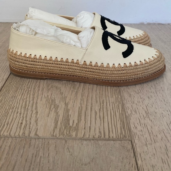 🚫SOLD! CHANEL IVORY LAMBSKIN LEATHER ESPADRILLES - Picture 9 of 13